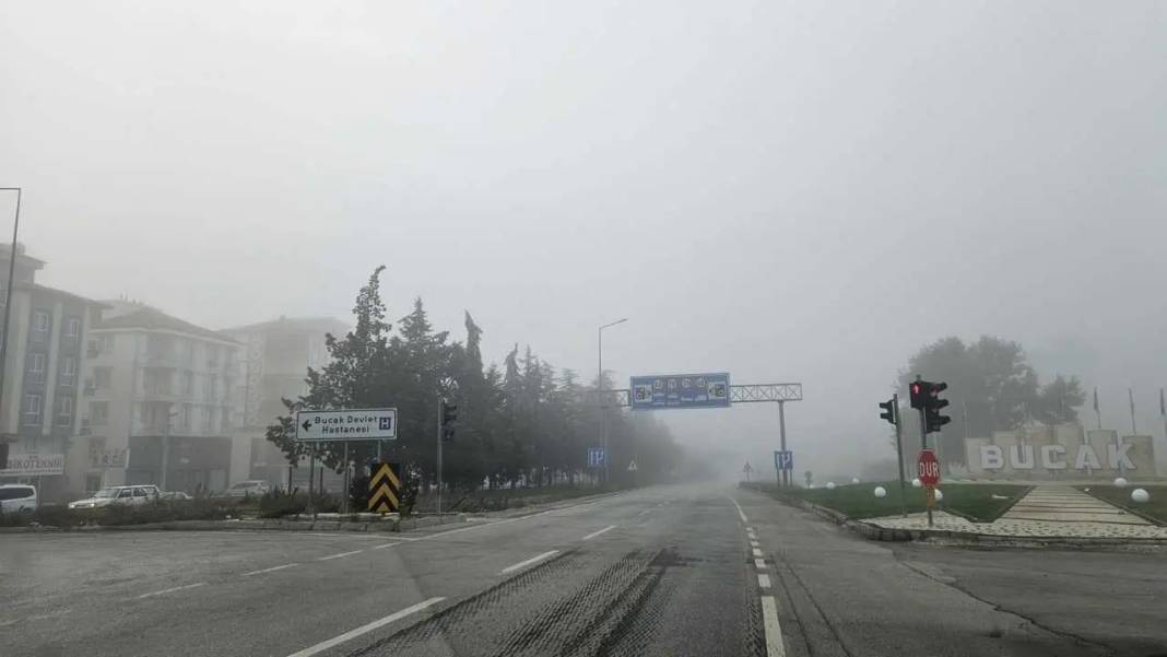 Antalya-Burdur Yolunu Sis Esir Aldı! Zor Anlar Böyle Görüntülendi 2